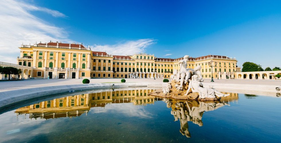 https://d3r8gwkgo0io6y.cloudfront.net/upload/the schonbrunn palace.jpg